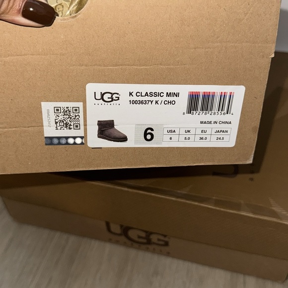 UGG Australia Boots - Picture 6 of 6